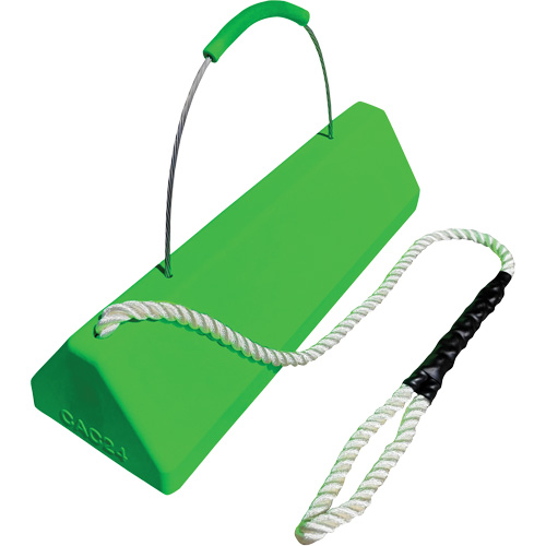 Cale de roue pour avion Checkers Safety SafeRay avec poign&eacute;e &agrave; c&acirc;ble avec cordage en boucle, Ur&eacute;thane, Vert fluorescent, 24" la x 8" p x 6" h Stor-it Systems