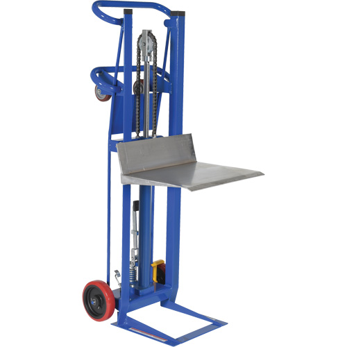 Gerbeur &agrave; plateforme hydraulique, M&eacute;canisme Pompe au pied, Capacit&eacute; de 750 lb, Levage max de 52" Stor-it Systems