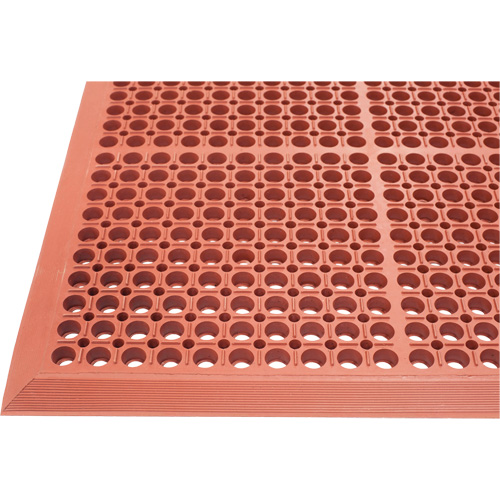 Tapis de s&eacute;rie Competitor, &agrave; fentes, 3' x 5' x 7/8", Orange, Caoutchouc naturel Stor-it Systems