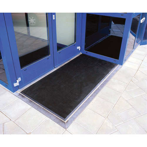 Tapis Gritstop Fingermat, Caoutchouc, Grattoir Type, Motif Textur&eacute;, 2' x 2-2/3', Noir Stor-it Systems