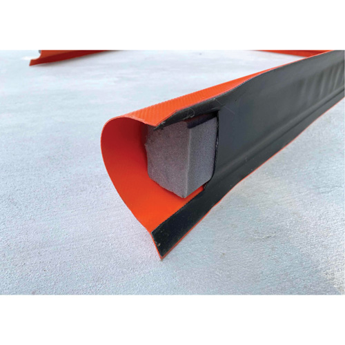 Ultra-Berm Builder Plus avec bandes de montage et ancrages Stor-it Systems
