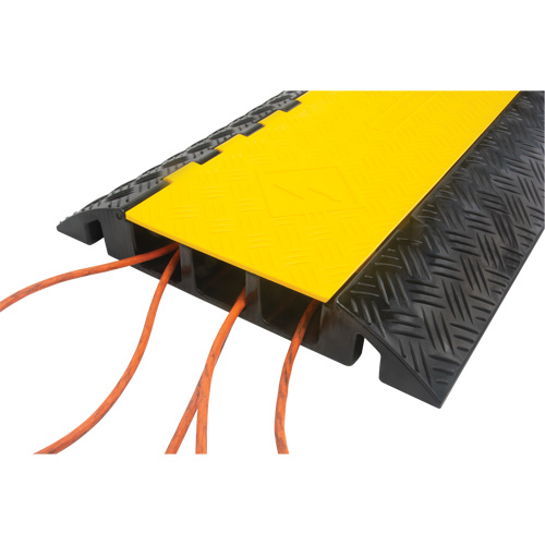 Protecteur de c&acirc;bles en polyur&eacute;thane, 3 canaux, 35,43" lo x 19,69" la x 3" h Stor-it Systems