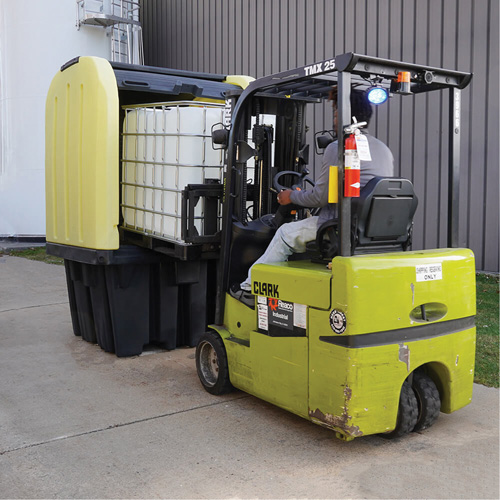 Palette anti-d&eacute;versement jaune &agrave; couvercle rigide roulant, 65" lo x 65" la x 101" h, Capacit&eacute; de charge 5000 lb Stor-it Systems