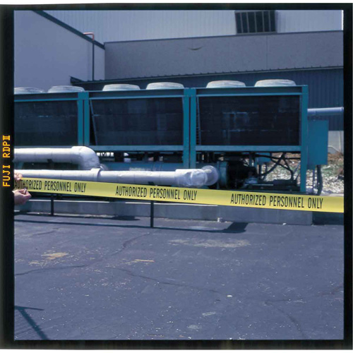 Ruban pour barricade, Anglais, 3" la x 200' lo, 3 mils, Noir sur jaune Stor-it Systems