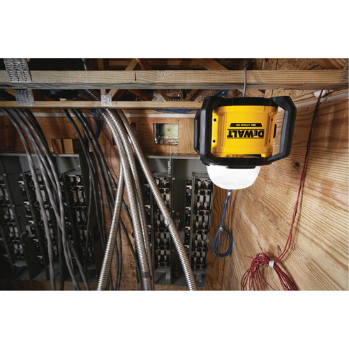 Baladeuse polyvalent sans fil Tool Connect 20V Max, DEL, 5000 lumens, Boîtier en Plastique Stor-it Systems