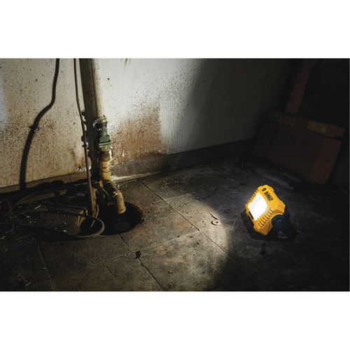 Lampe d'&eacute;clairage direct compact 12V/20V Max, DEL, 2000 Lumens Stor-it Systems