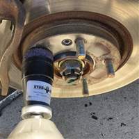 Outil de nettoyage pour moyeux, goujons et roues &agrave; entraînement par chocs STUD KLEEN Stor-it Systems