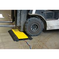 Protecteur de c&acirc;bles en polyur&eacute;thane, 5 canaux, 35,43" lo x 19,69" la x 2" h Stor-it Systems