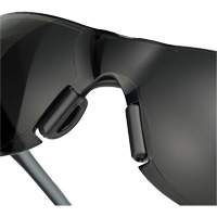 Lunettes de s&eacute;curit&eacute; Adapt Lite, Lentille Fum&eacute;e, Antibu&eacute;e/Anti-&eacute;gratignures, ANSI Z87+/R&eacute;pond ou surpasse la norme CSA Z94.3 Stor-it Systems