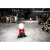 Lampe de chantier M18 Radius et chargeur avec One-Key, DEL, 4800/9000/2500 lumens, Boîtier en Plastique Stor-it Systems